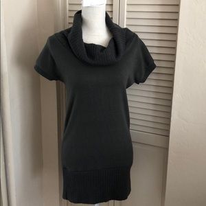 Pull on style short sleeve sweater